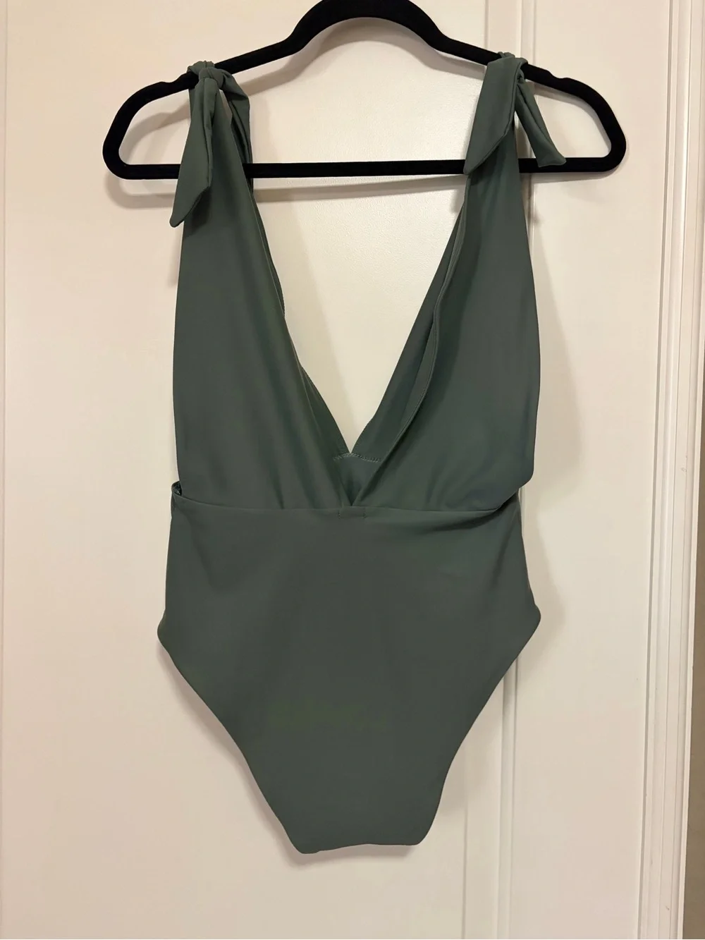 aerie deep front